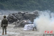 抽签算命西藏军区某部高原峡谷实弹射击 锤炼实战能力