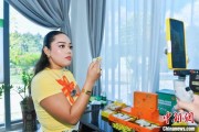 抽签算命泰国主播品三亚榴莲：“尝到了家乡味”
