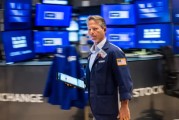 抽签算命尾盘：美股小幅上扬 标普指数上涨约0.3%