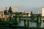 抽签算命国际油价周二收高 地缘政治担忧与美元走弱双重支撑