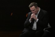抽签算命特斯拉股价收涨超3%：特朗普无意沟通，马斯克父亲劝儿子低头