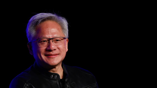 英伟达黄仁勋：编程人工智能如今就像(🎗)训练一个人